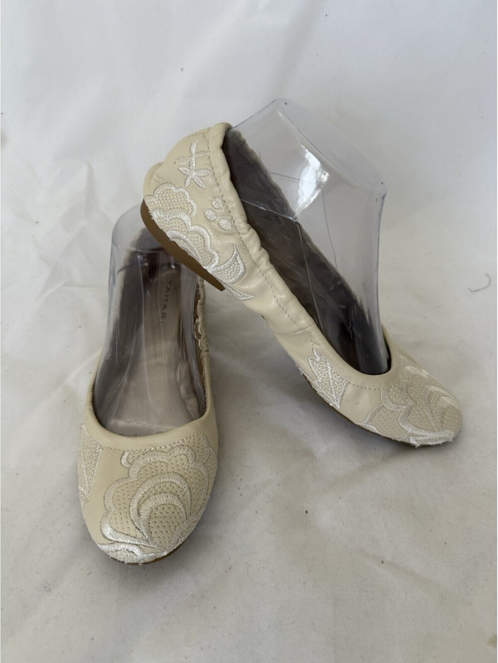 Tahari Women's Ballet Flats Size 8M Cream Leather Vivian Embroidered